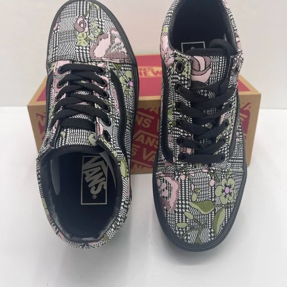 Vans WMNS Old Skool Stackform Platform Sneakers
Tapestry Floral Blck
VN0009PZBM8 - Picture 14 of 16